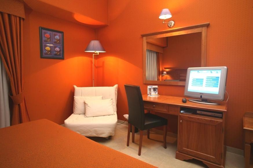 Doppel- oder Zweibettzimmer