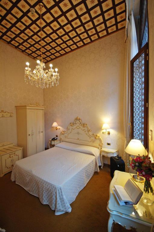 Quarto com Cama de Casal ou 2 de Solteiro
