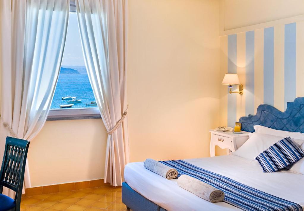 Double or Twin Room with Sea View