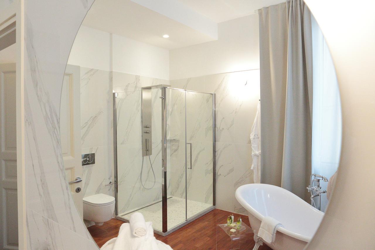 Superior Triple Room Bath