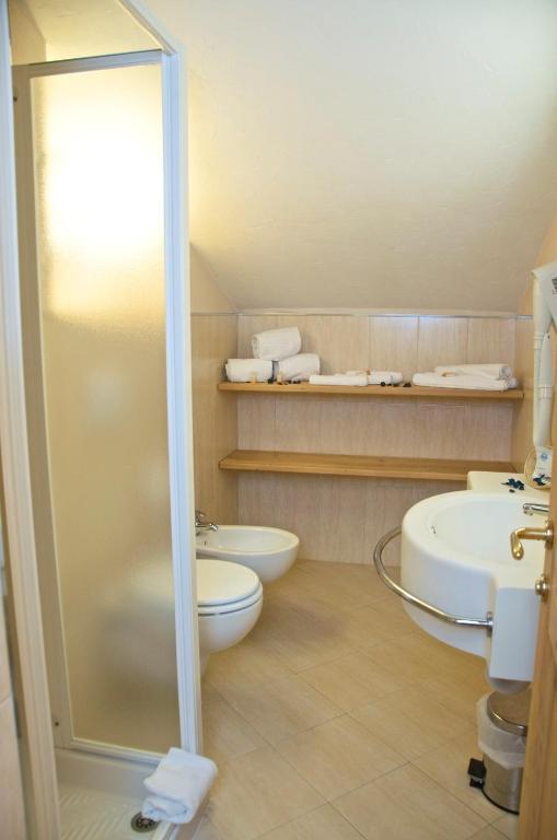 Comfort Familiekamer (2 Volwassenen + 2 Kinderen)