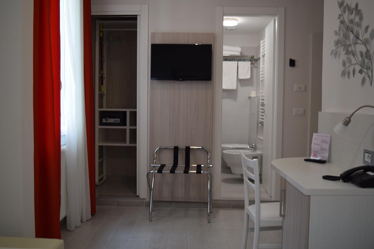 Twin Room,1730051686:JPEG
