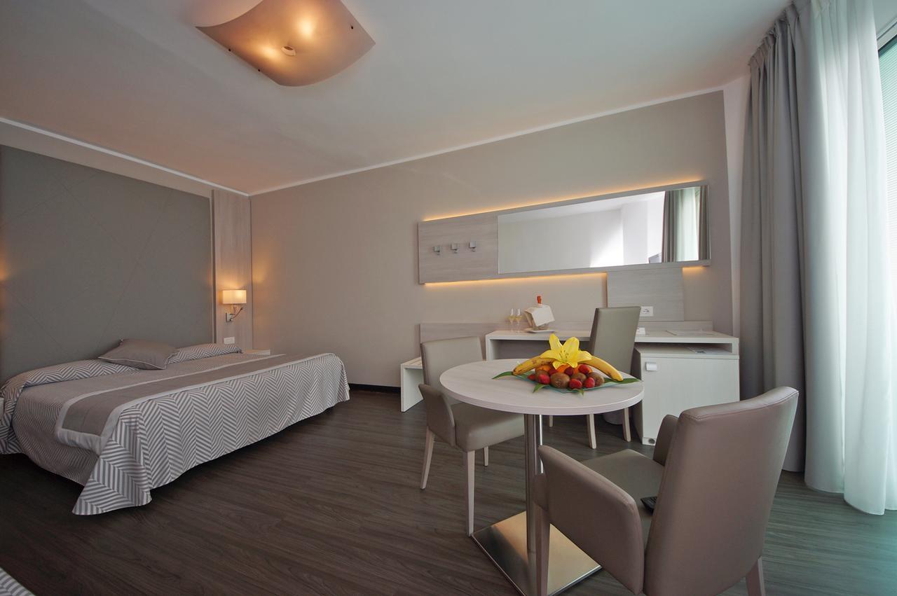 Executive Quadruple Room with Sea View and Beach Package