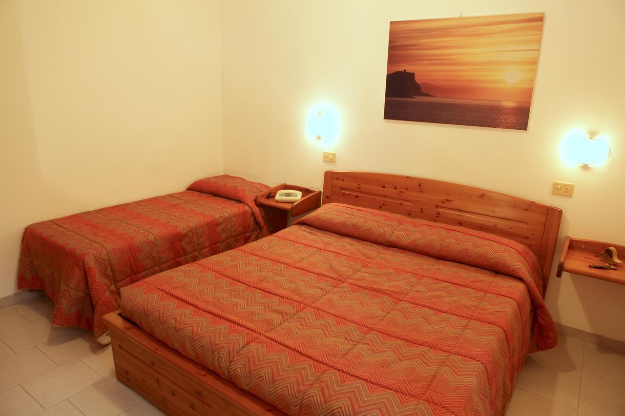 Dreibettzimmer mit Balkon