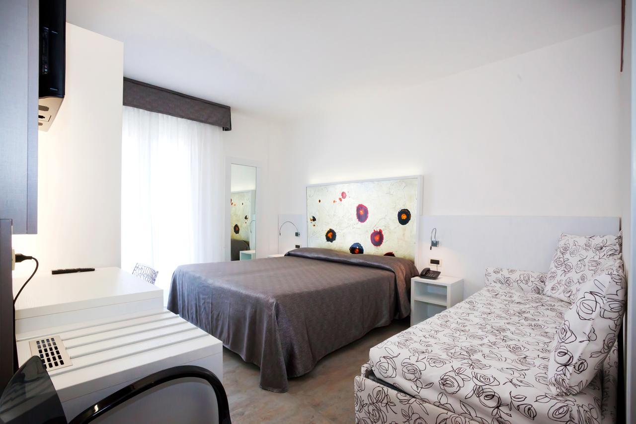 Dreibettzimmer mit Meerblick
