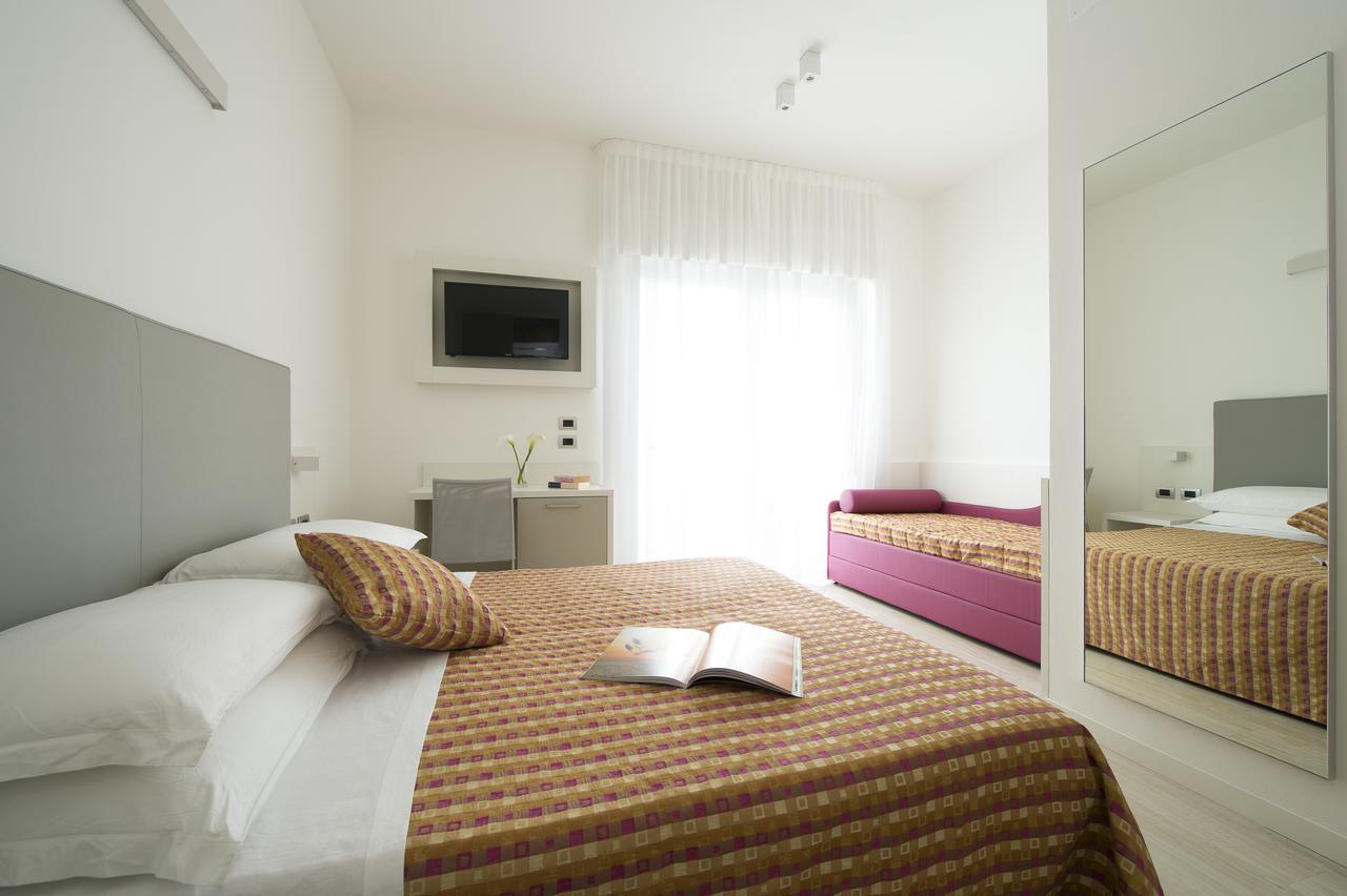 Deluxe Triple Room,1328372255:JPEG