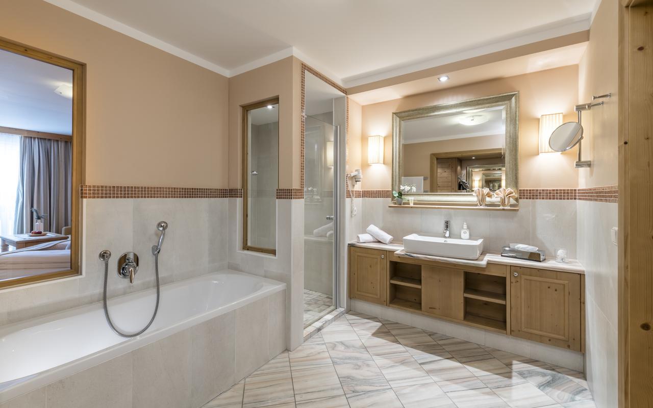 Deluxe Double Room with Balcony,1028737567:JPEG