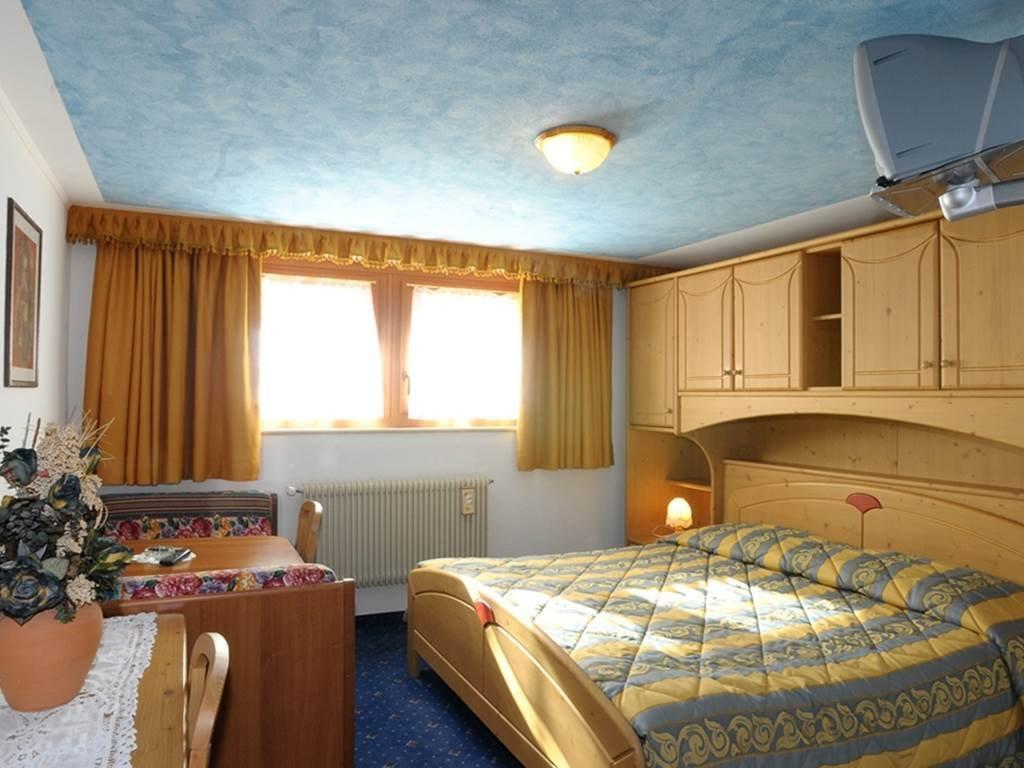 Doppel- oder Zweibettzimmer