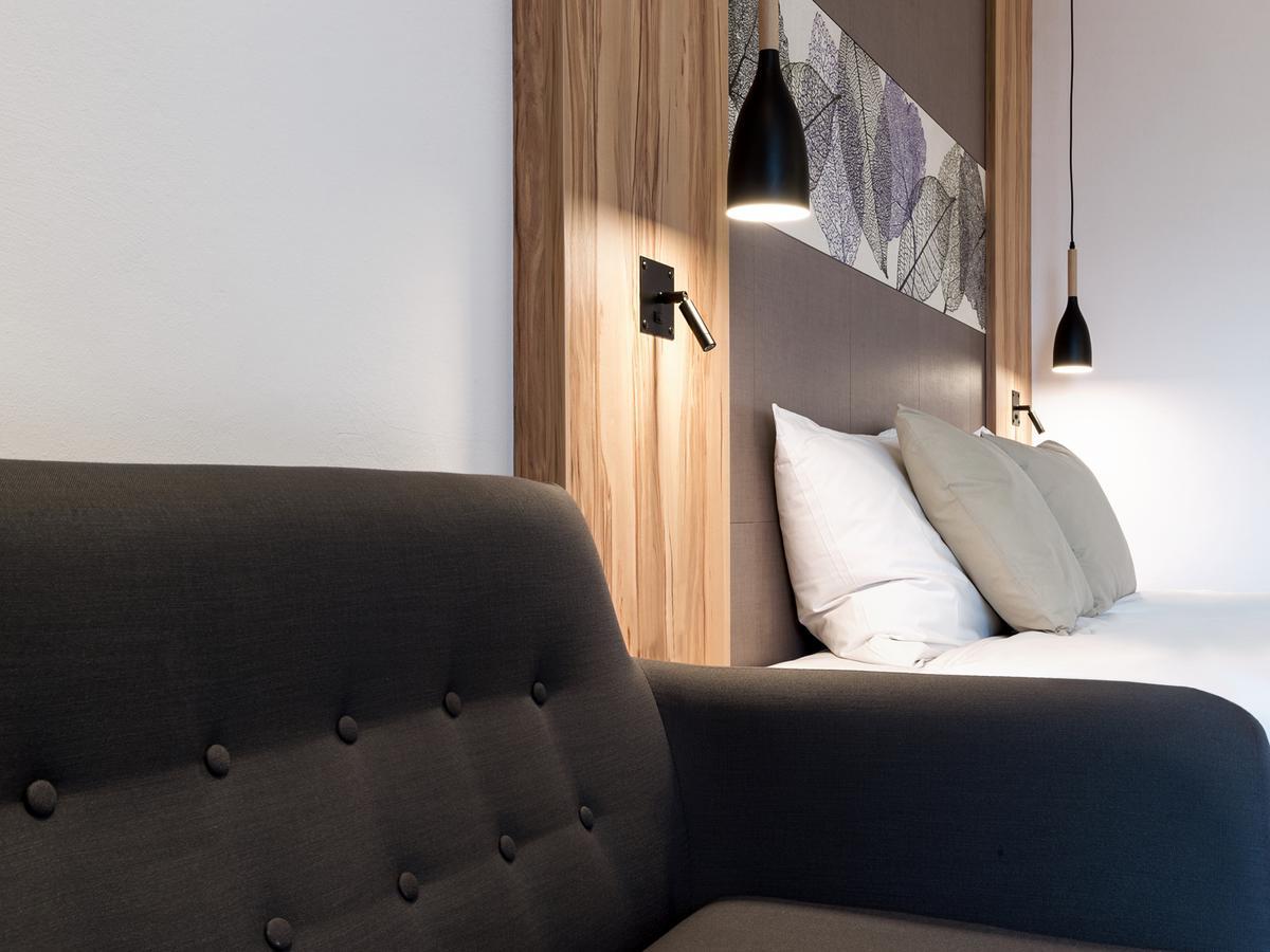 Double Room with Balcony and Pool View,654181932:JPEG