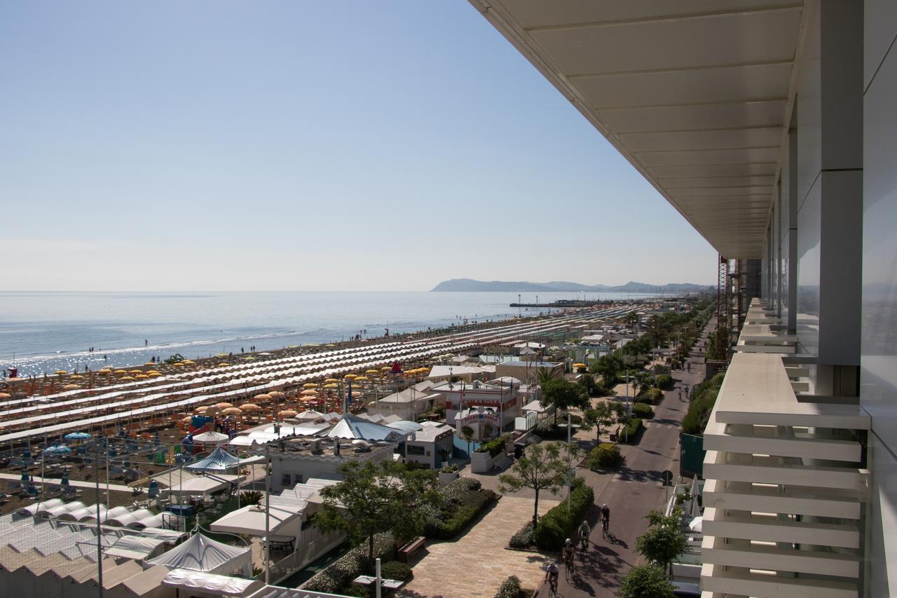 Tweepersoonskamer met Balkon en Uitzicht op Zee