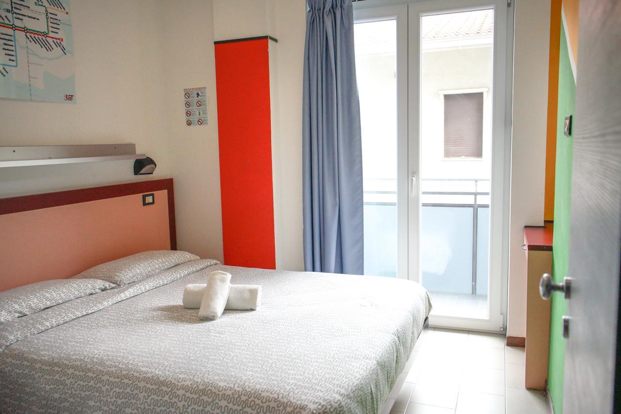 Single Room,663486534:JPEG