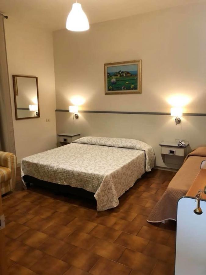 Twin Room,665901051:JPEG