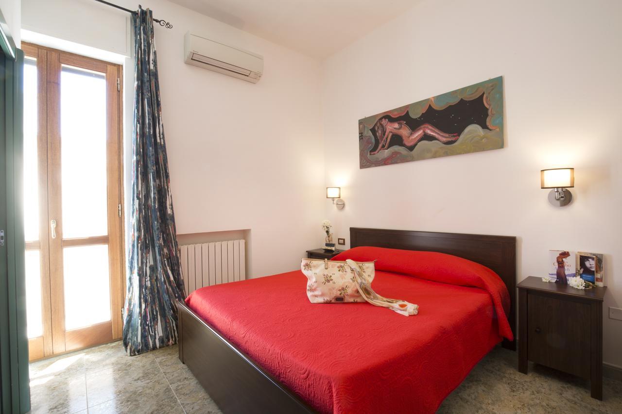 Doppelzimmer mit Balkon und Meerblick