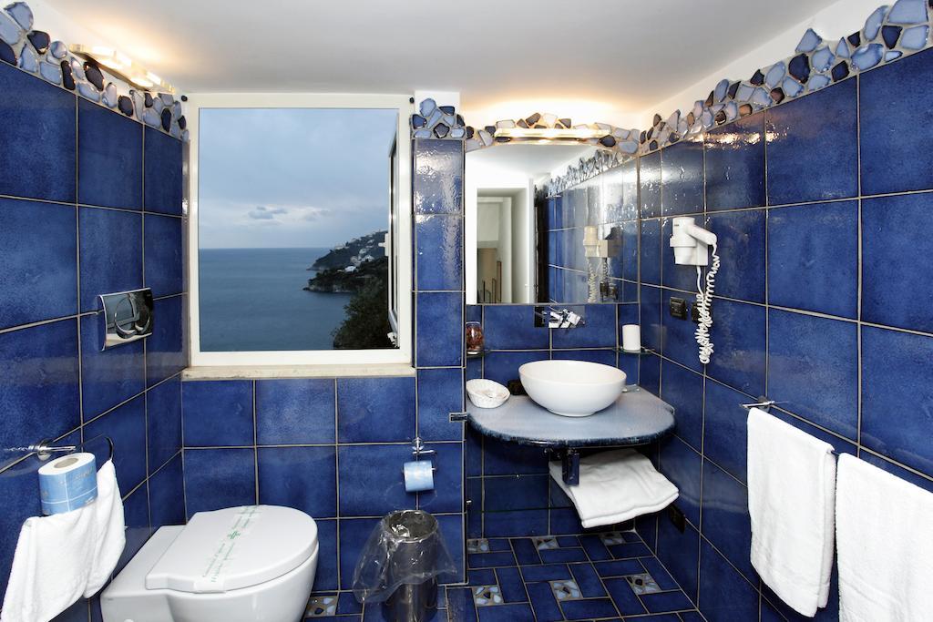 Suíte Júnior com Vista do Mar e Banheira de Hidromassagem
