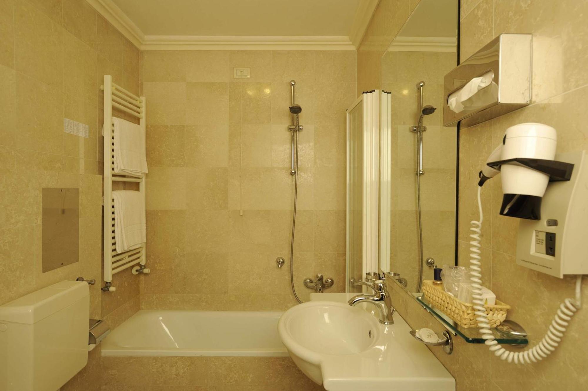 Quarto Standard com Cama de Casal ou 2 de Solteiro