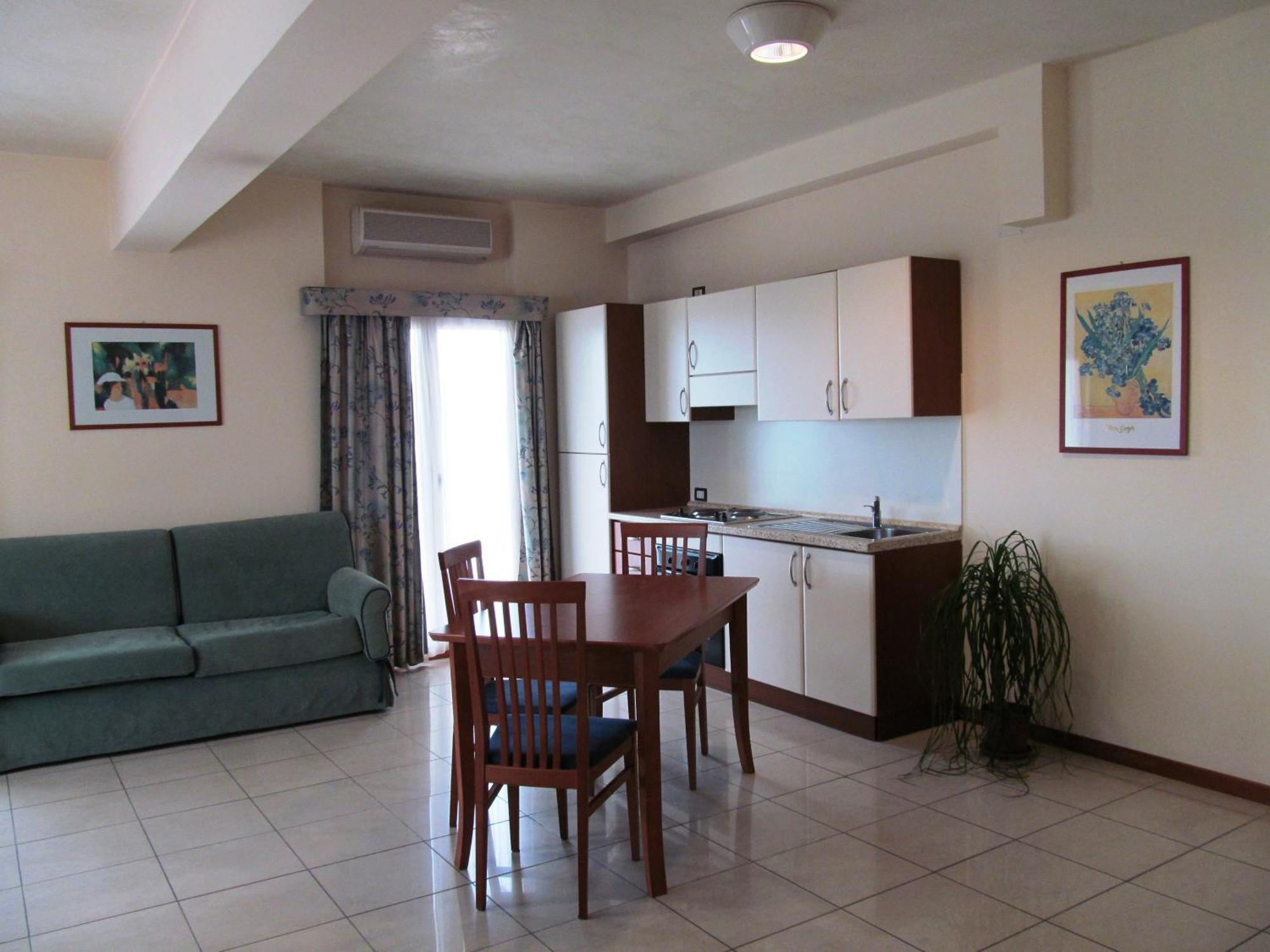 Family Room,1717884132:JPEG