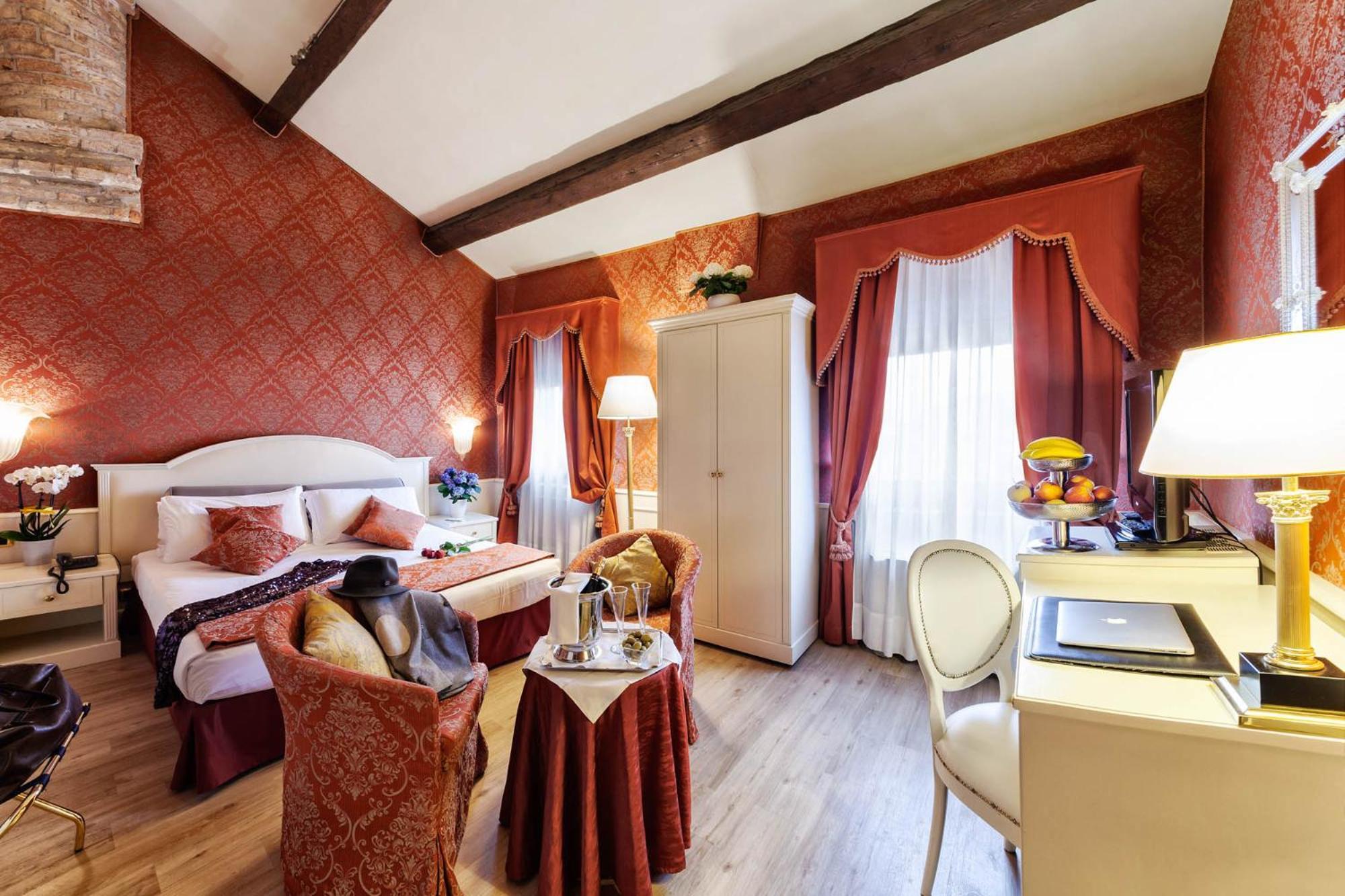 Junior Suite with Canal View