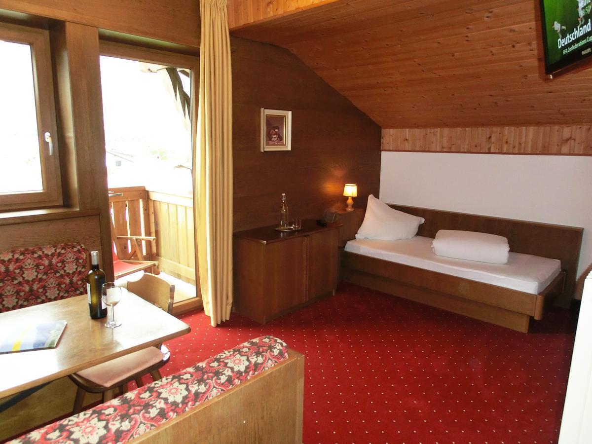 Einzelzimmer mit Balkon