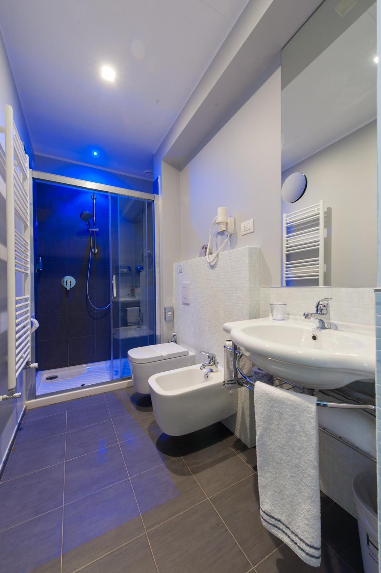 Single Room,823524671:JPEG