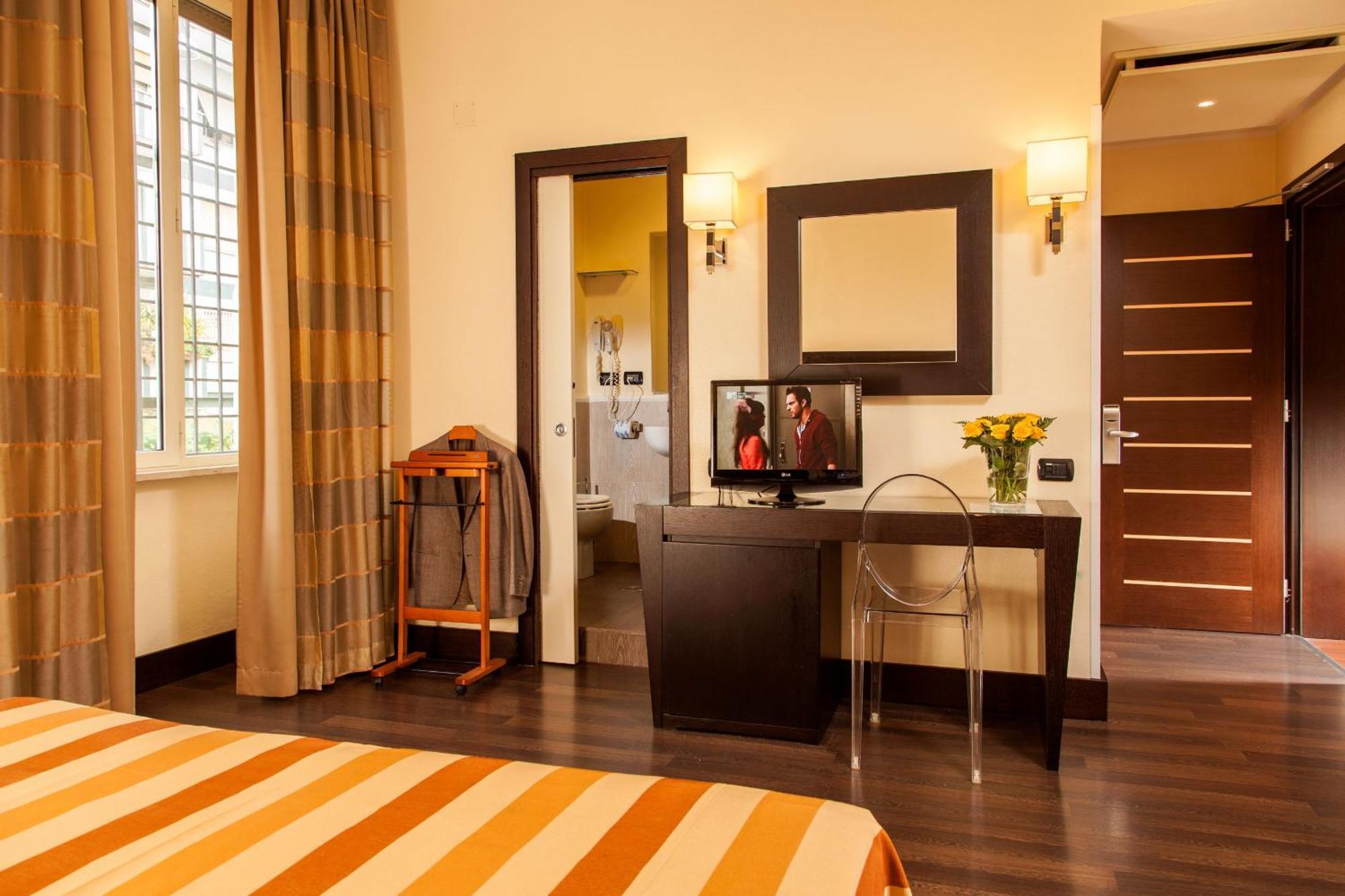 Superior Triple Room,692998689:JPEG