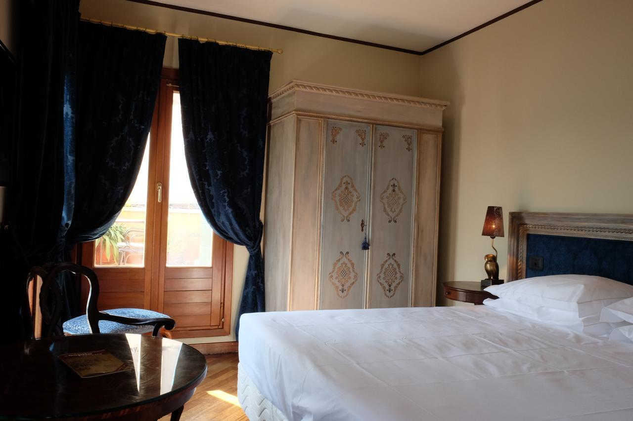 Superior Doppelzimmer mit Kanalblick und Terrasse