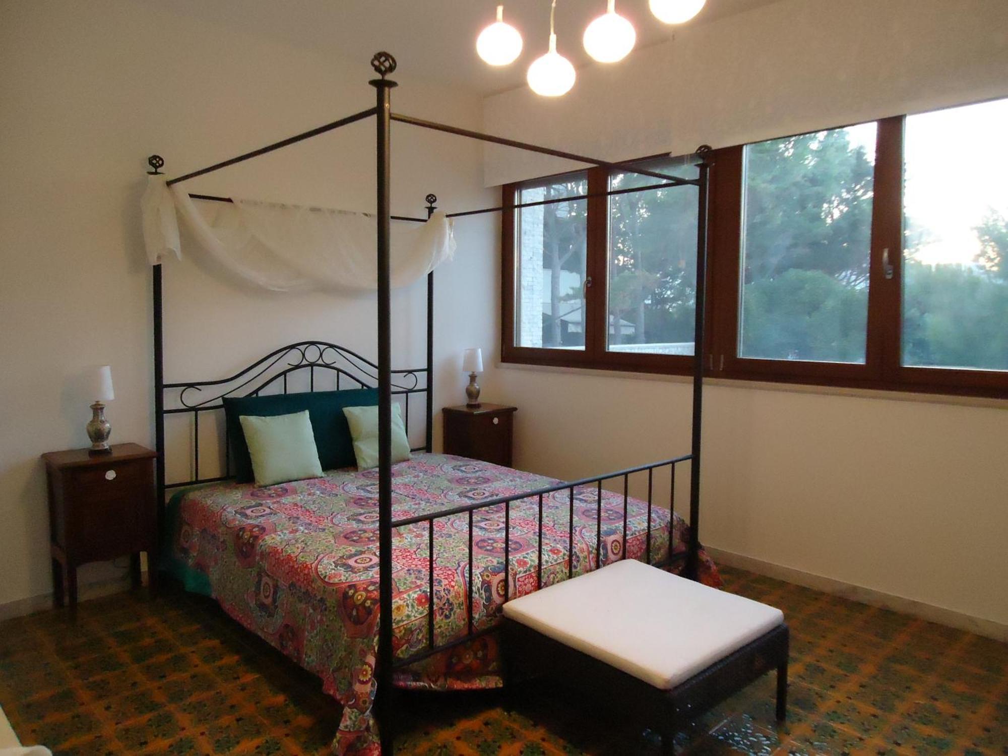 Family Room Balcony,700815589:JPEG