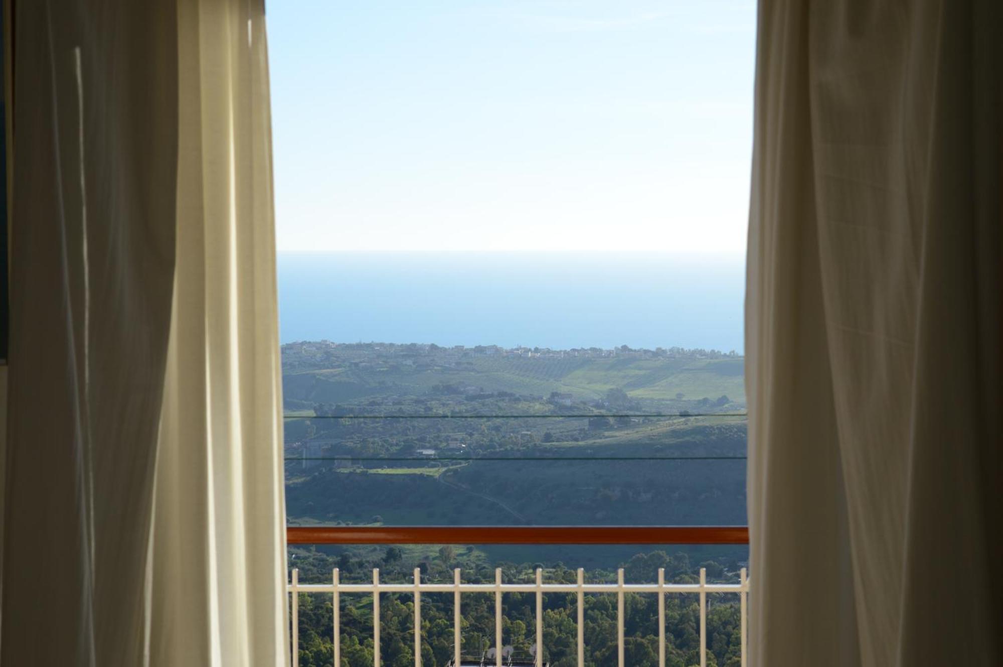Triple room with Kitchen and Balcony and Sea view