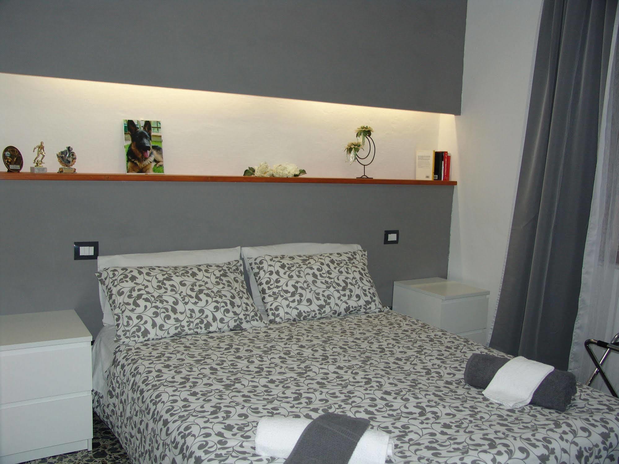 Chambre Double ou Lits Jumeaux avec Salle de Bains Commune