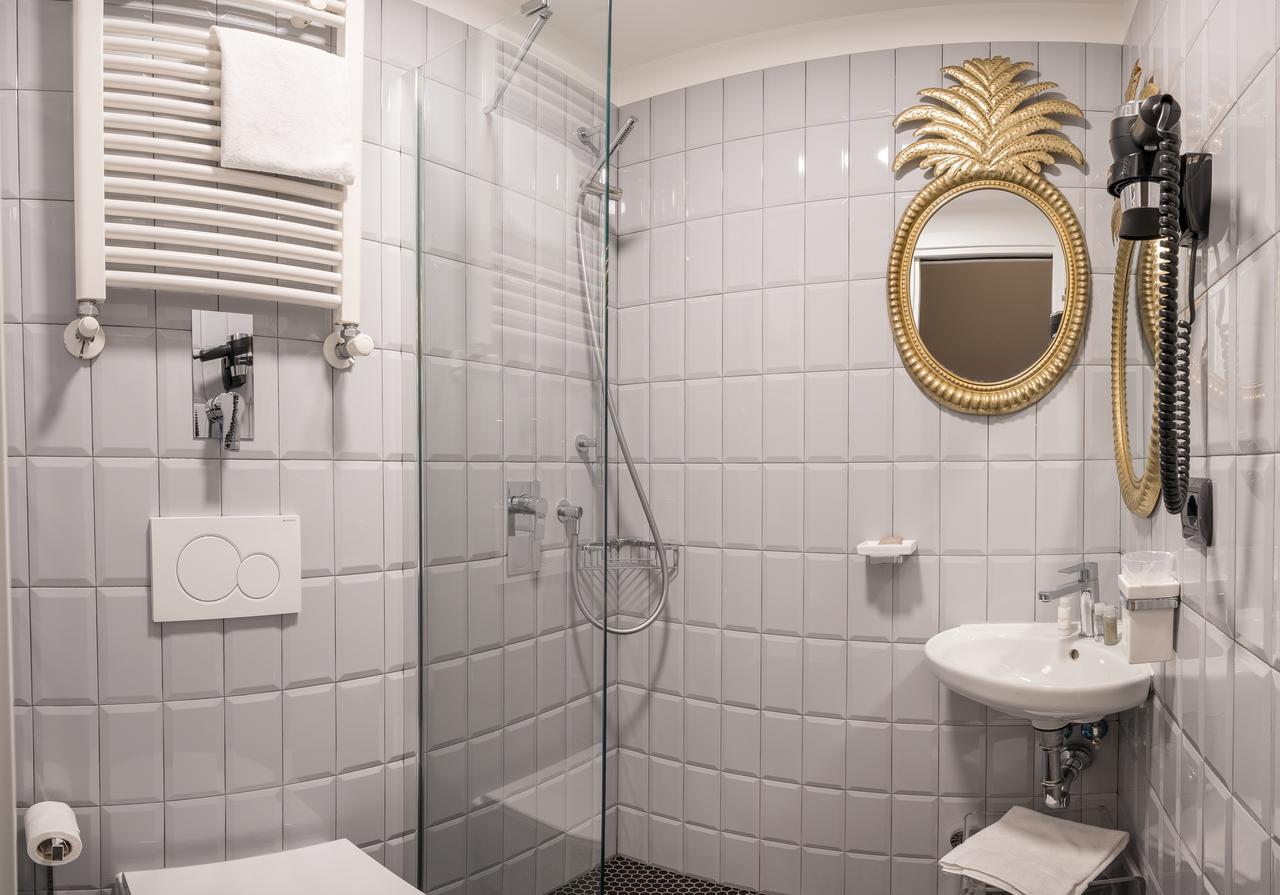 Small Single Room,718345189:JPEG