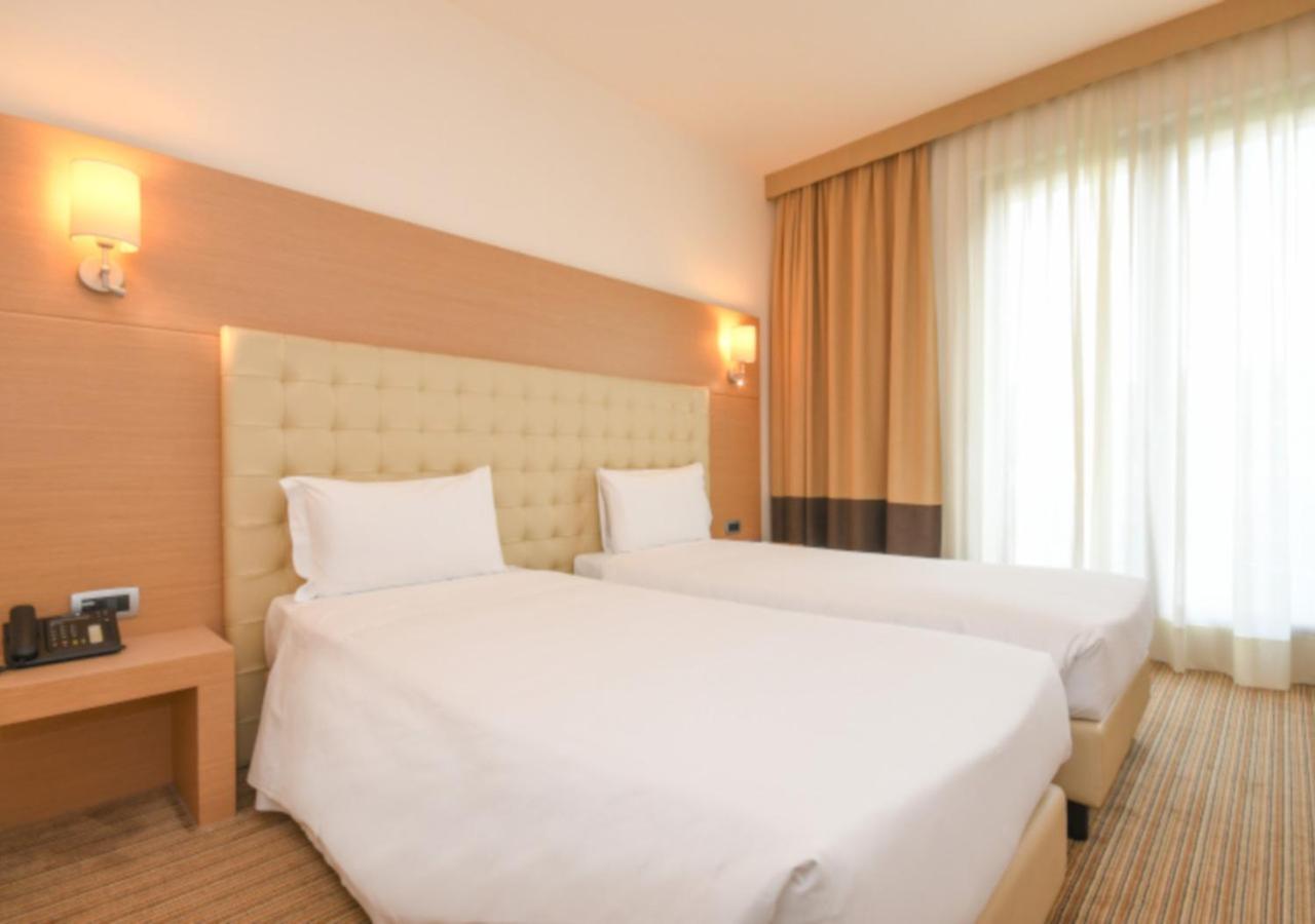 Quadruple Room,696917700:JPEG