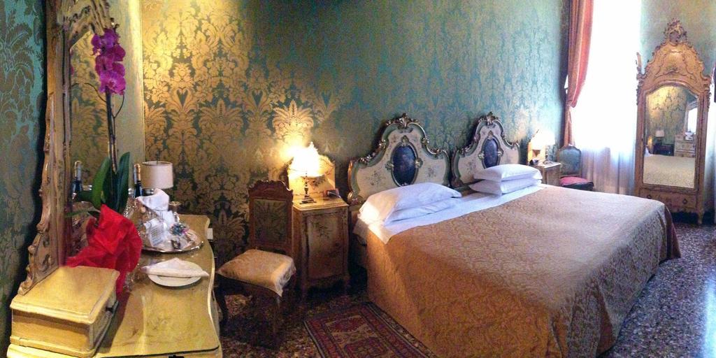 Suite with Canal View