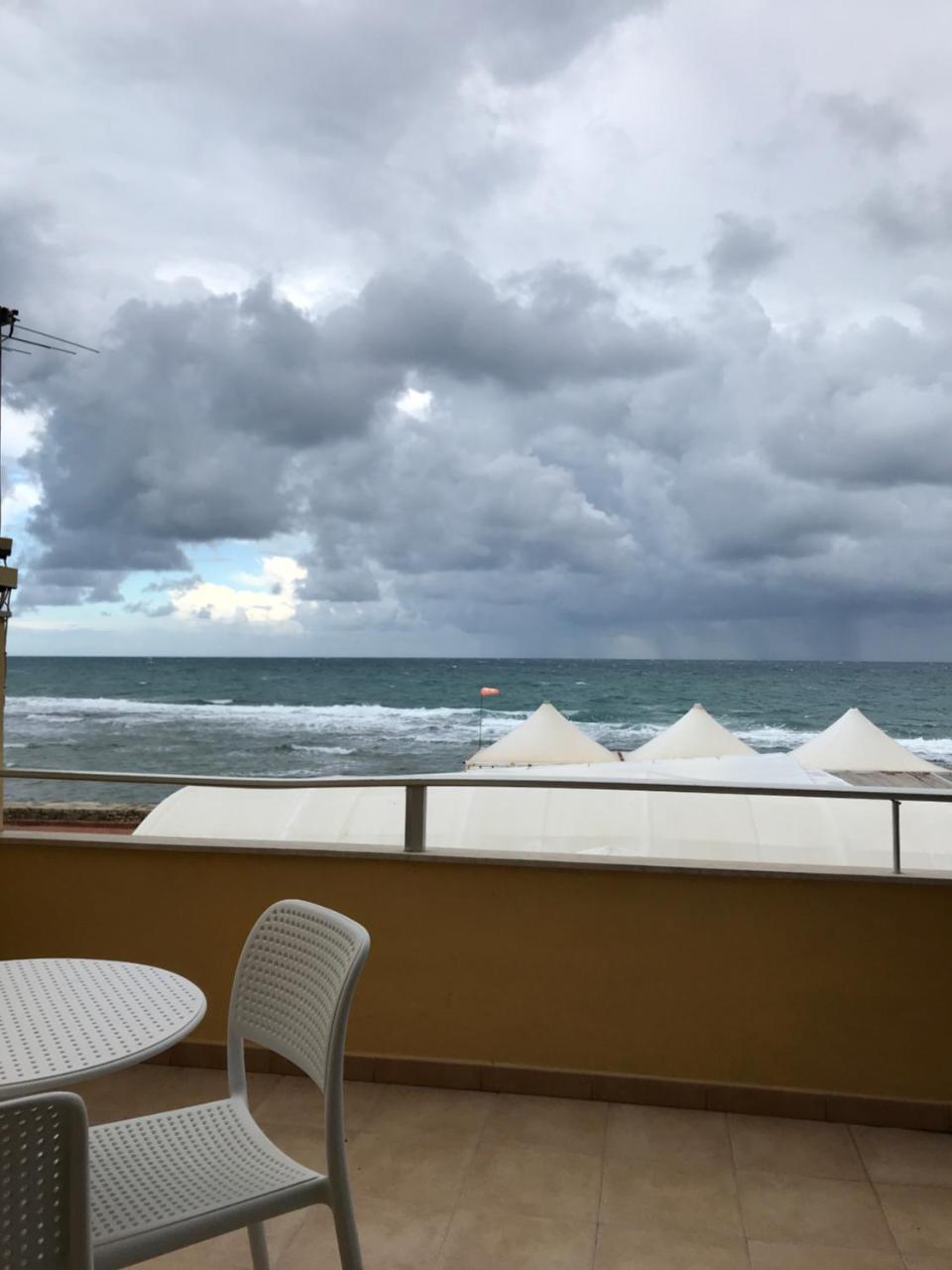 Camera Matrimoniale Deluxe con Balcone e Vista Mare