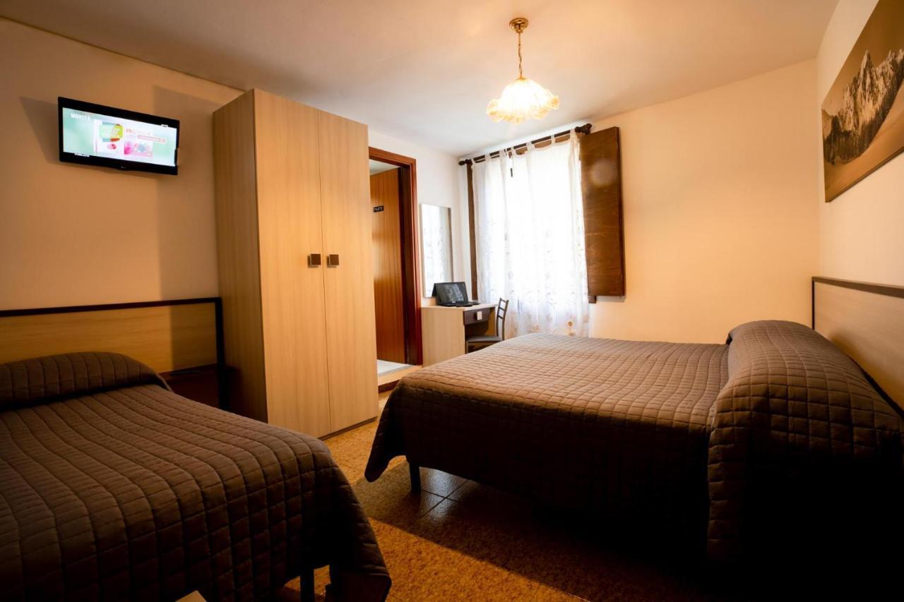 Triple Room,742845412:JPEG
