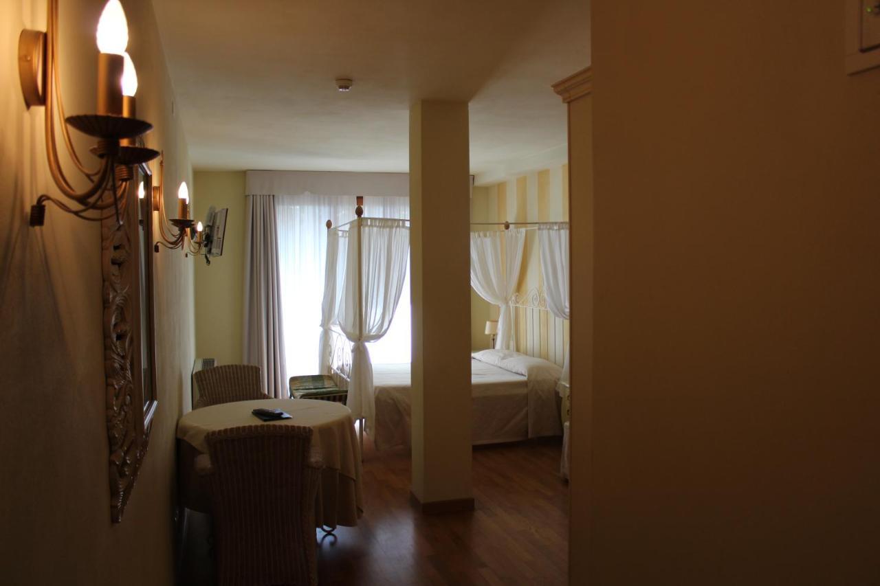 Junior Suite met Balkon en Uitzicht op het Meer (2 + 1)