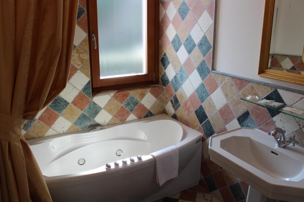 Junior Suite met Balkon en Uitzicht op Meer