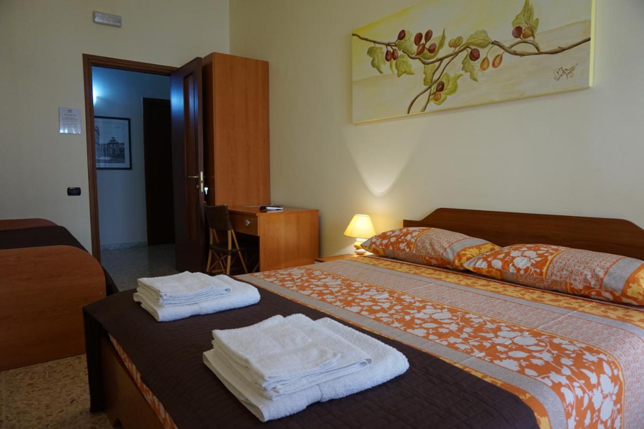 Double Room with Private External Bathroom,750153962:JPEG