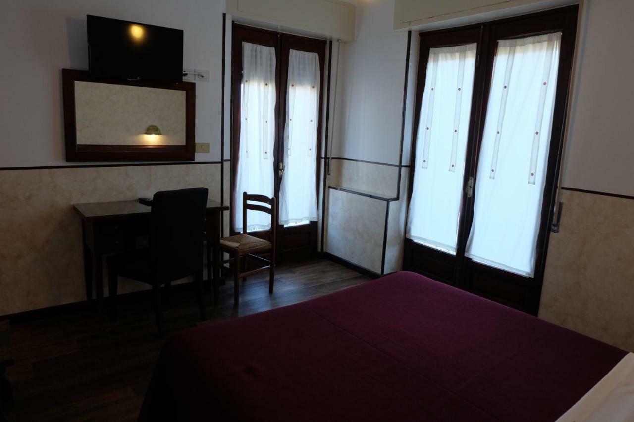 Standard Doppel- oder Zweibettzimmer mit Meerblick