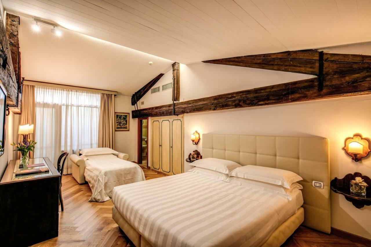 Triple Room,779657763:JPEG