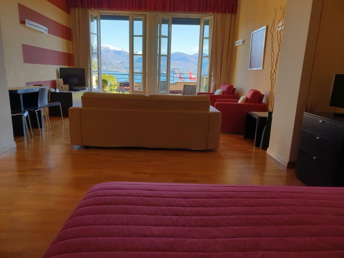 Suite with Lake View,1039677430:JPEG