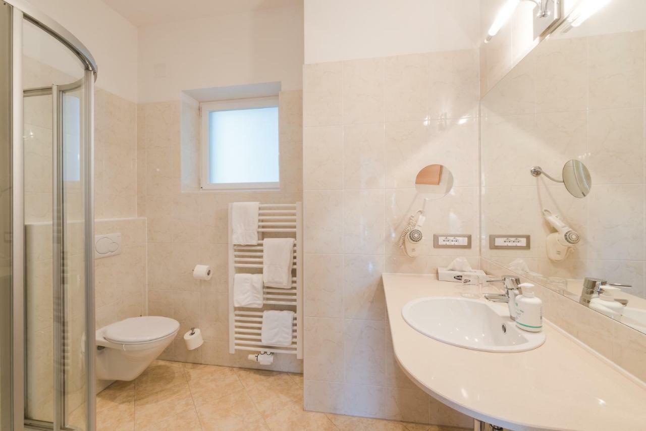 Single Room,1379454620:JPEG
