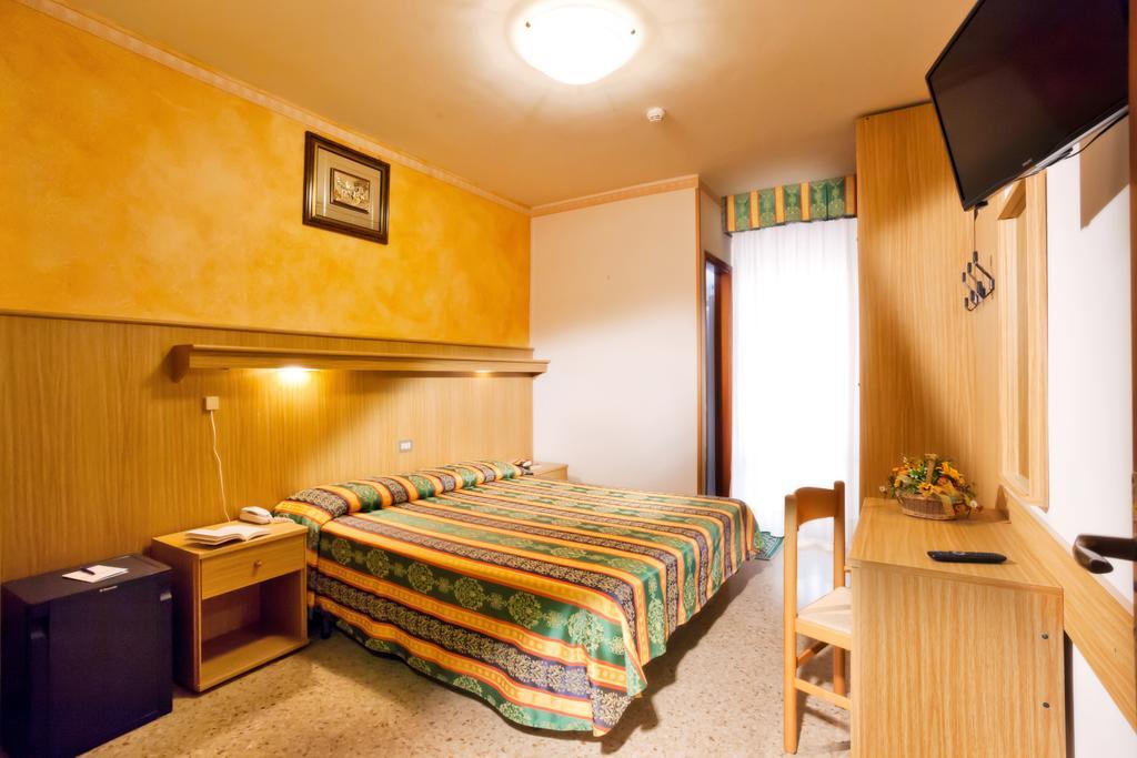 Double Room,1557142753:JPEG