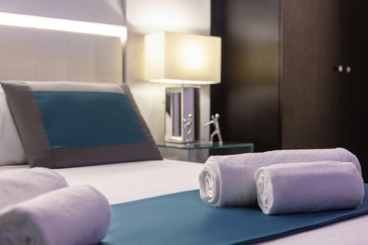 Kamer met Kingsize Bed, Bubbelbad en Sauna in Bijgebouw