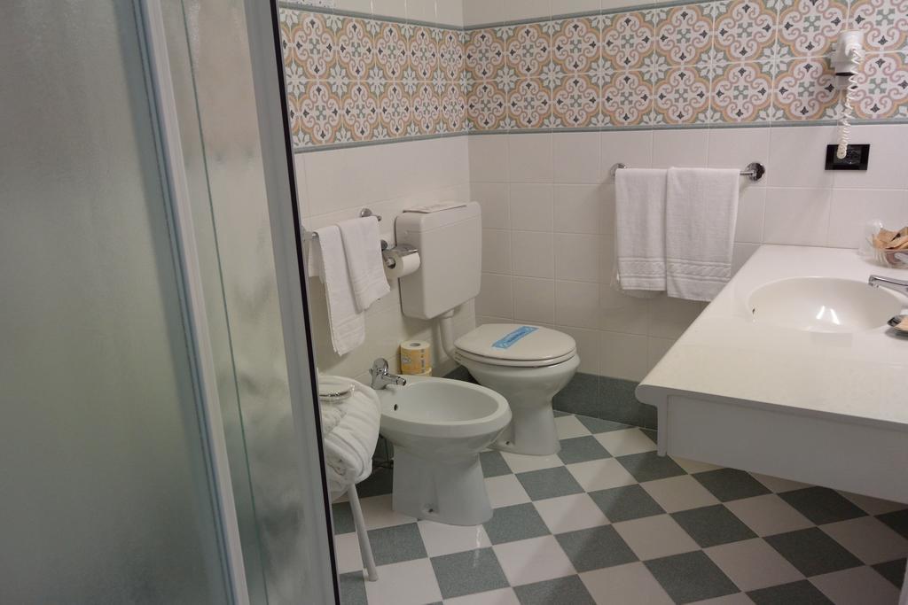 Standard Double or Twin Room with Terrace,81201351:JPEG