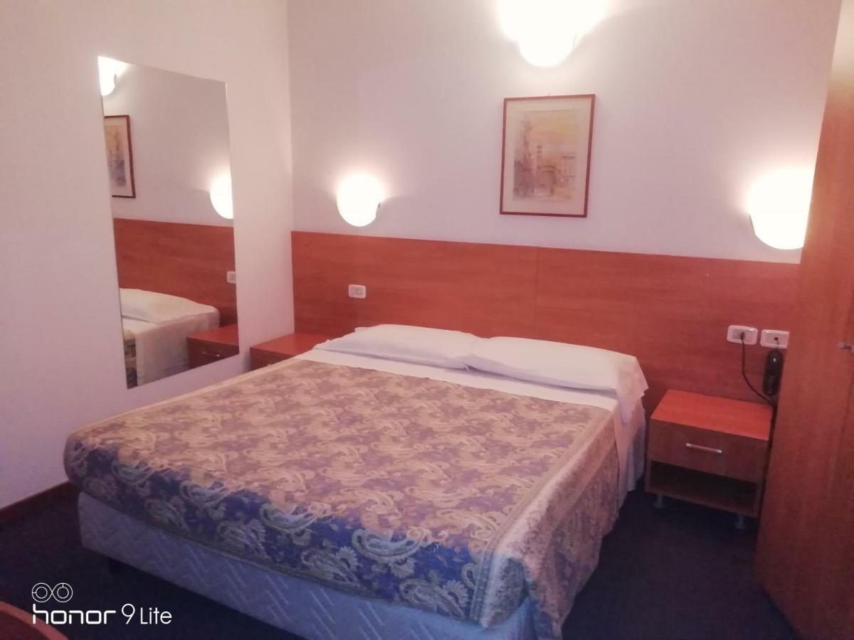 Single Room,813340251:JPEG