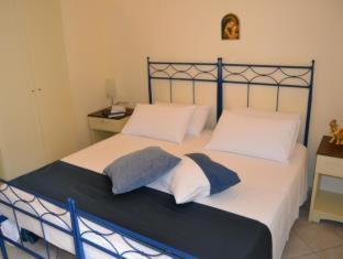 Standard Dreibettzimmer mit Meerblick
