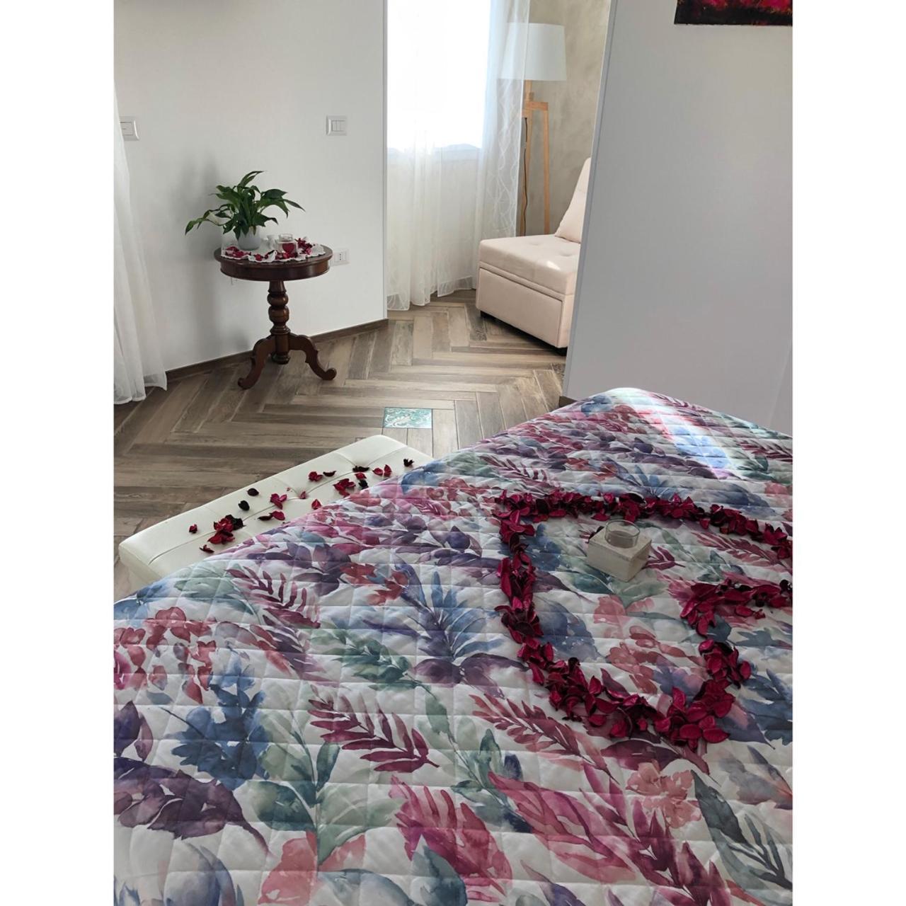 Double Room with Hot Tub and Sea View