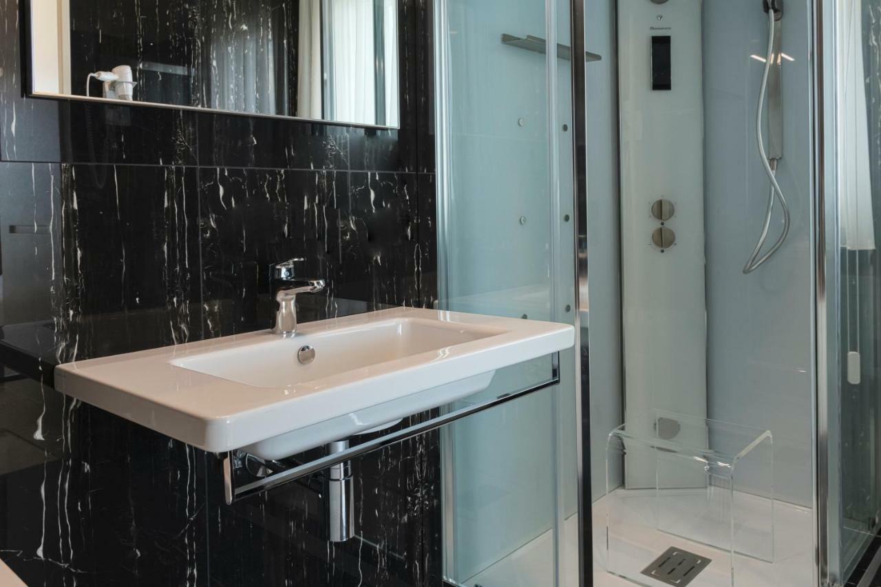 Double Room Spa Bath,847286063:JPEG