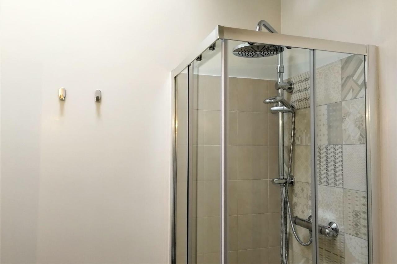 Chambre Double Deluxe avec Terrasse et Salle de Bains Privative