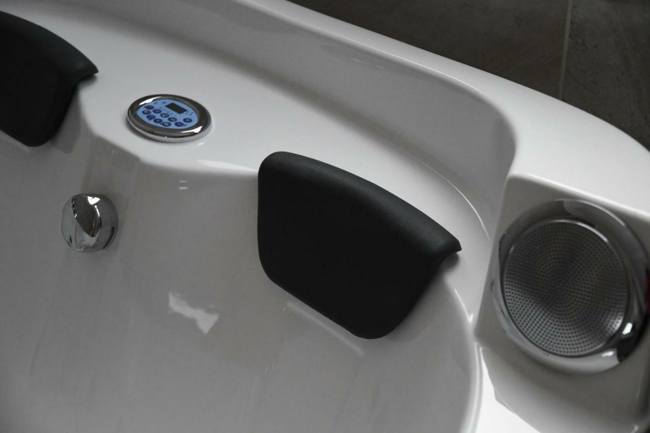Deluxe Suite mit Whirlpool-Badewanne