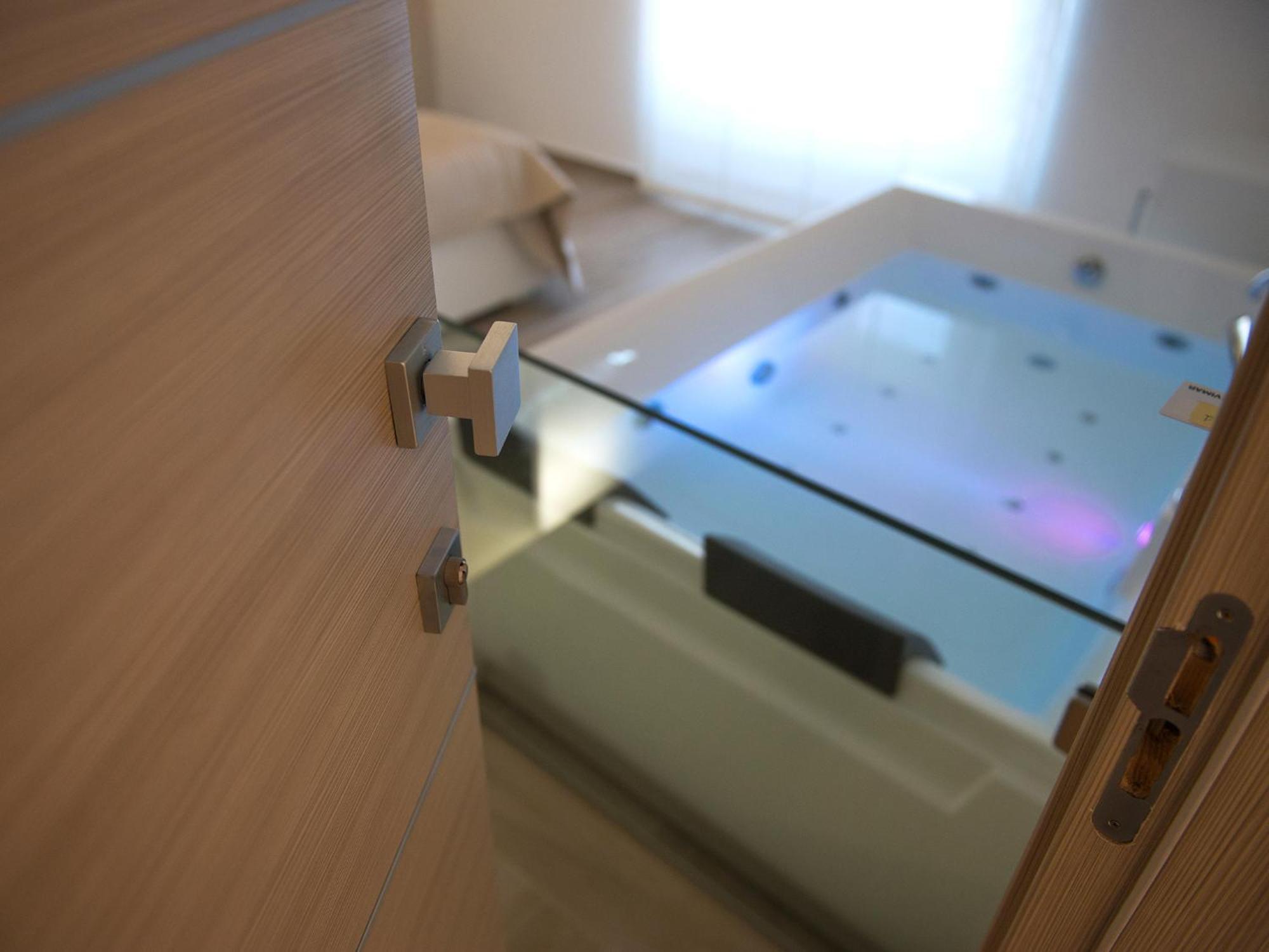 King Room with Spa Bath